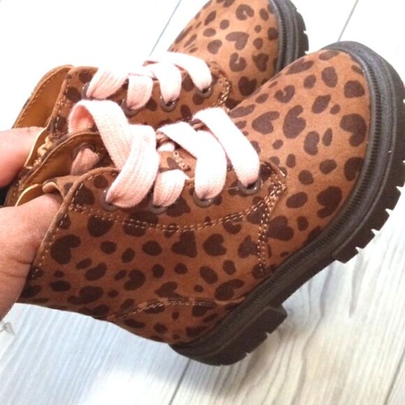 (18-3570) 🔥3/$20🔥 Cat & Jack Boots Sz 6 - Picture 8 of 9